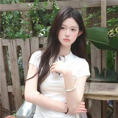 穿一只红鞋的男人